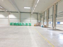 2 Moderne Hallenfl�che (Teilfl�che ca. 2000 m�) mit ebenerdiger Andienung und mit Ladebr�cken zu vermieten