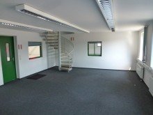 5 Langenhagen: Hallen- und Werkstattfl�chen 
in guter Lage zu vermieten