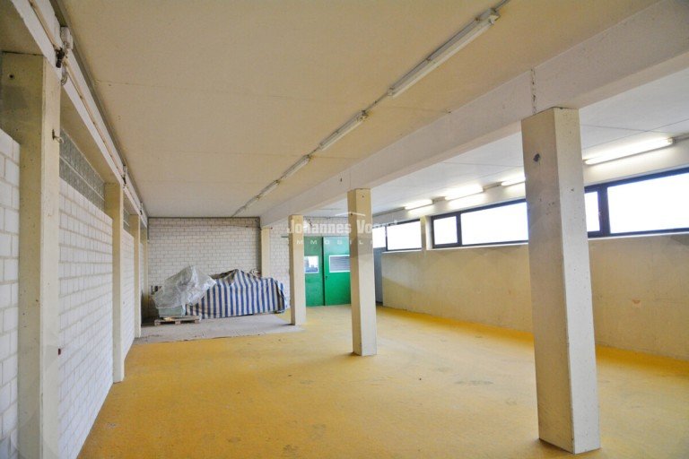 _DSC5025 Algermissen Halle Algermissen: Lagerfl�chen zu vermieten -nutzbar auch als Lagerboxen -