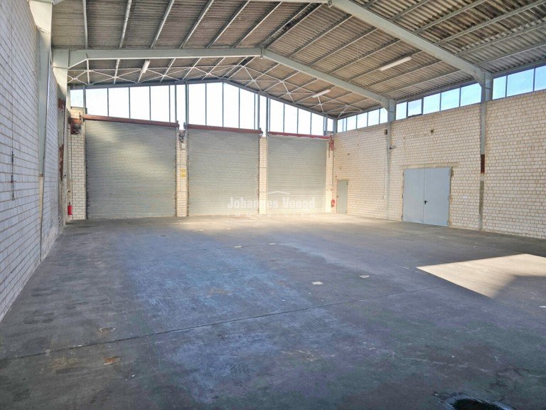 Halle 2_c Algermissen Halle Algermissen: Sehr gepflegte Lagerhalle mit 5 Toranlagen in verkehrsg�nstiger Lage zu vermieten