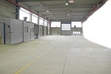 2 Sehr gepflegte Hallenfl�che (Teilfl�che: ca. 1.500 m�) zu vermieten