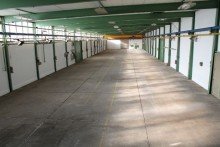 Innenansicht.jpg Lager- und Produktionshalle mit B�ro-/Sozialbereich und Au�enfl�chen zu vermieten